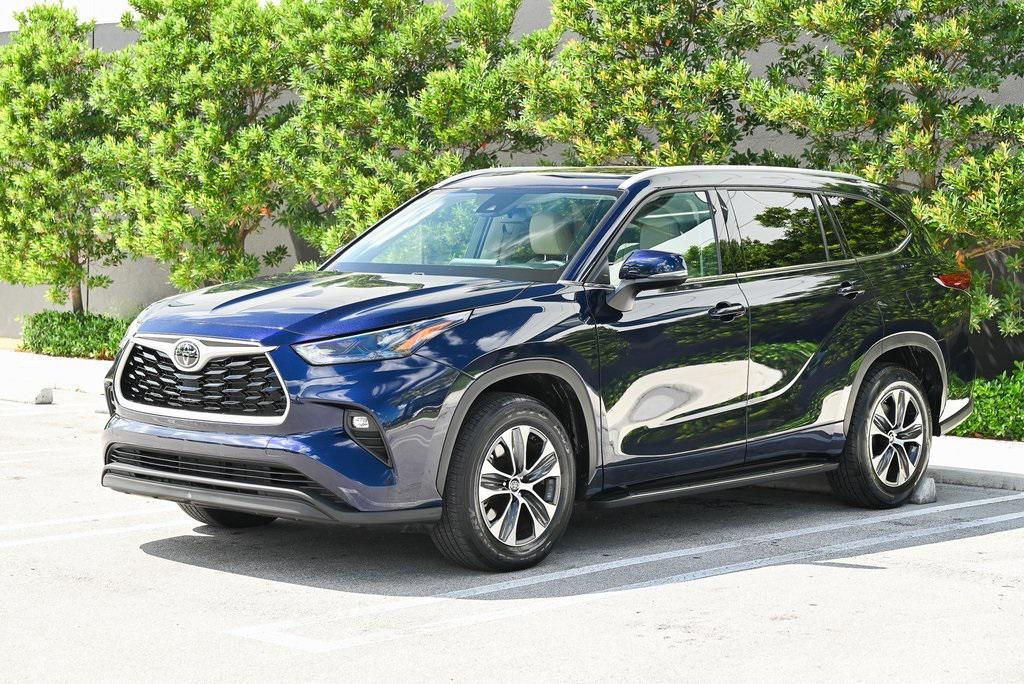 used 2022 Toyota Highlander car, priced at $36,588