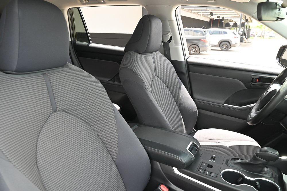 used 2023 Toyota Highlander car, priced at $30,388