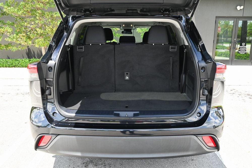 used 2023 Toyota Highlander car, priced at $30,388