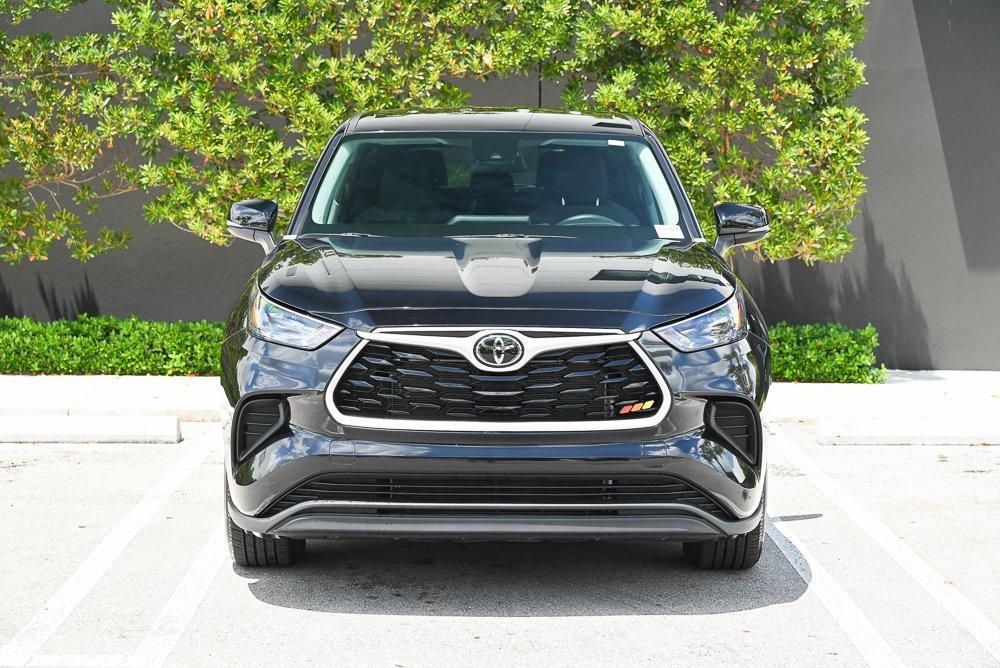 used 2023 Toyota Highlander car, priced at $30,388