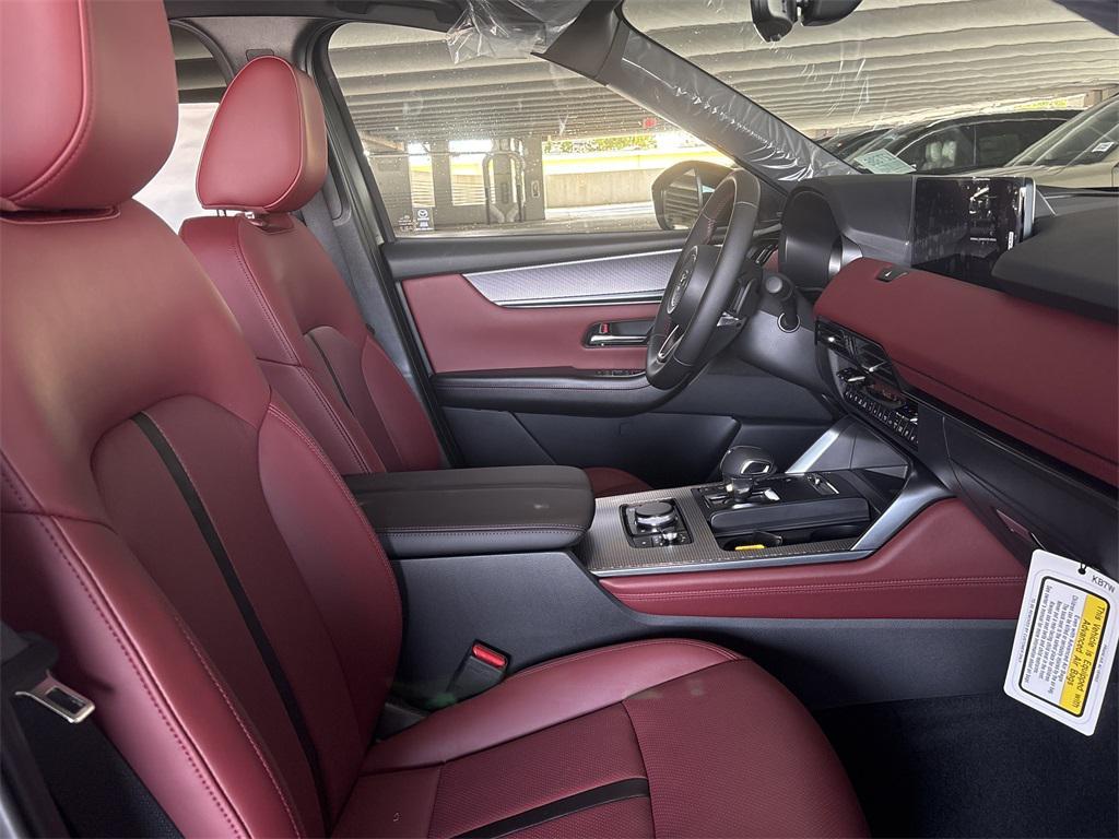 new 2025 Mazda CX-70 PHEV car, priced at $56,273