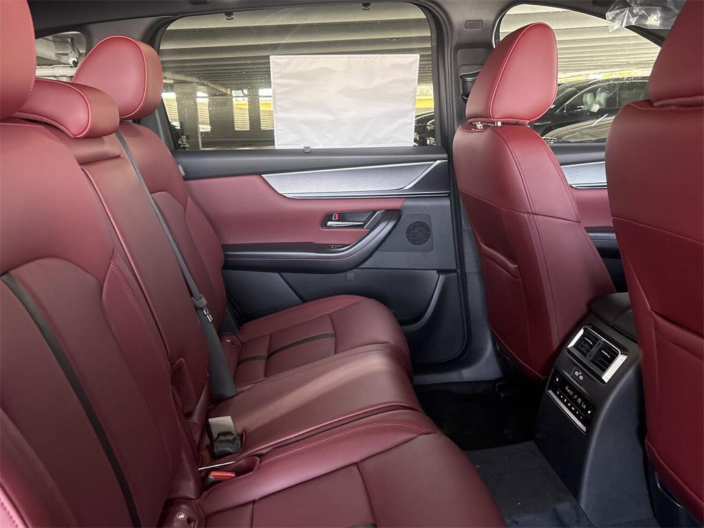 new 2025 Mazda CX-70 PHEV car, priced at $56,273