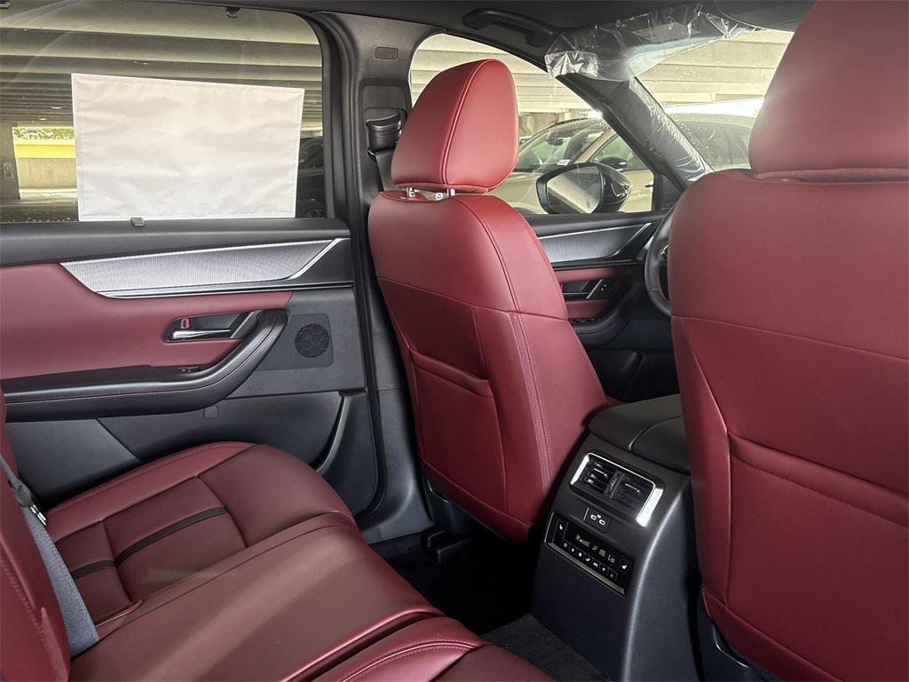 new 2025 Mazda CX-70 PHEV car, priced at $56,273