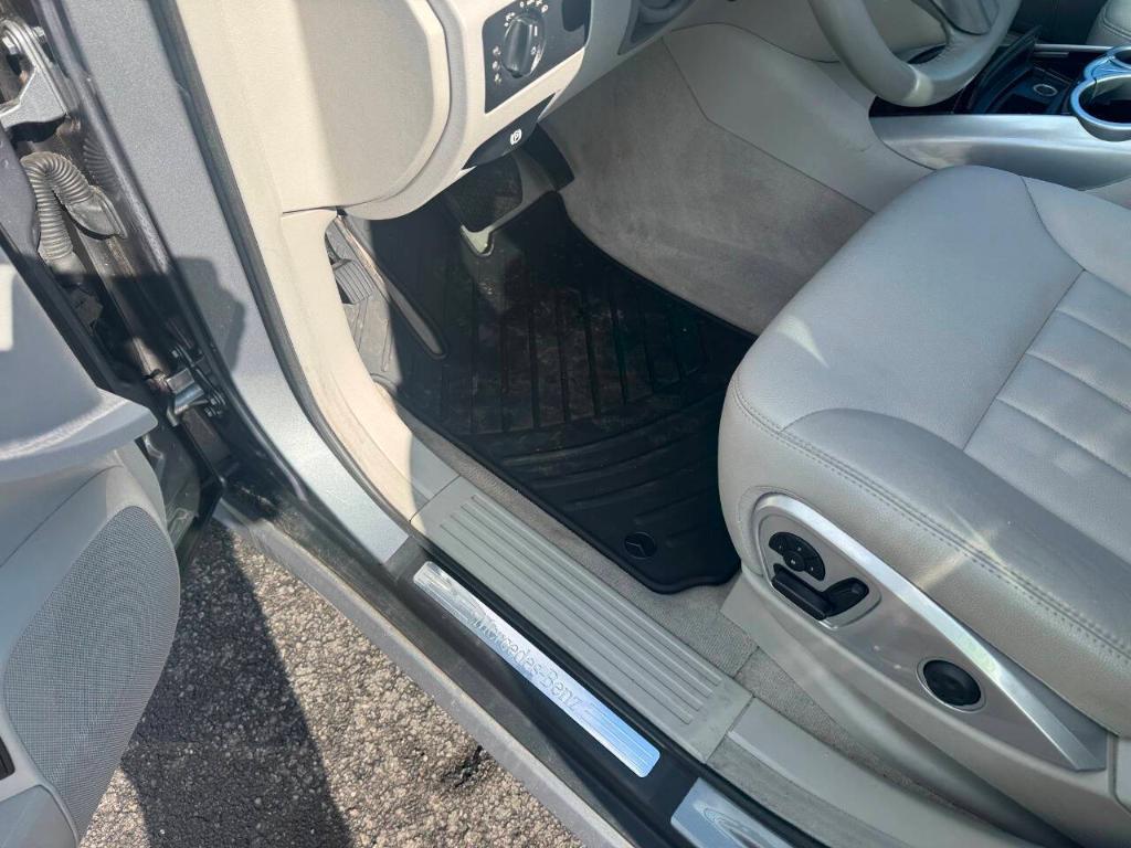 used 2010 Mercedes-Benz R-Class car, priced at $12,900