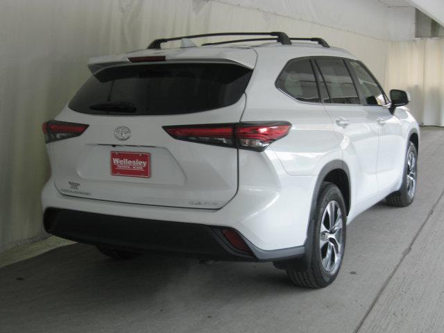 used 2023 Toyota Highlander car, priced at $37,990