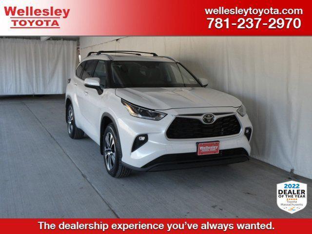 used 2021 Toyota Highlander car, priced at $34,990