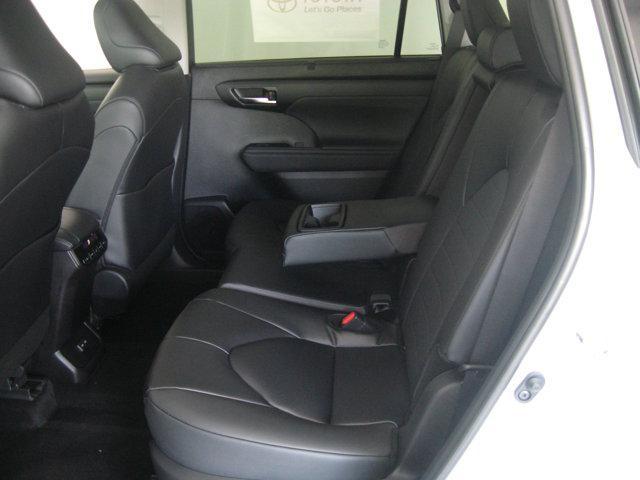 new 2025 Toyota Highlander Hybrid car, priced at $50,812
