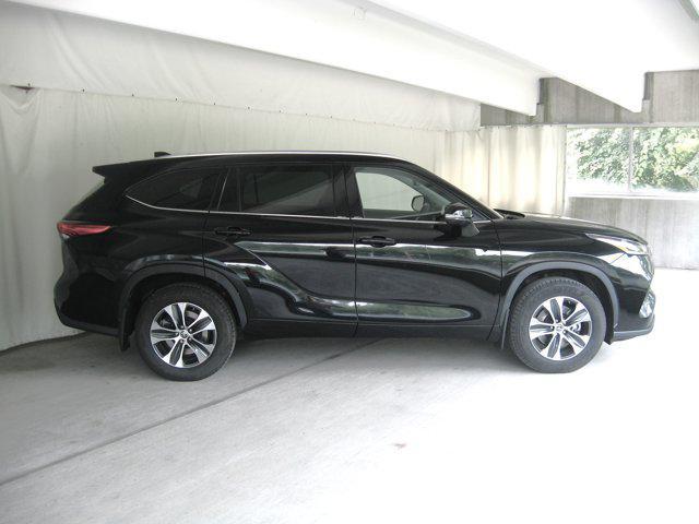 used 2021 Toyota Highlander car, priced at $29,990