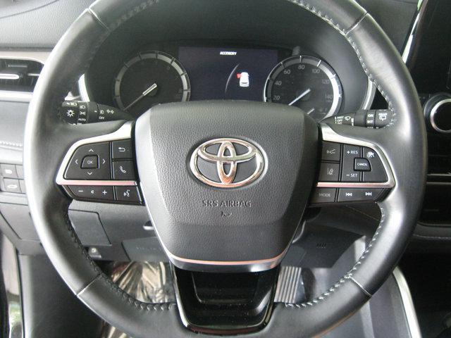 used 2021 Toyota Highlander car, priced at $29,990