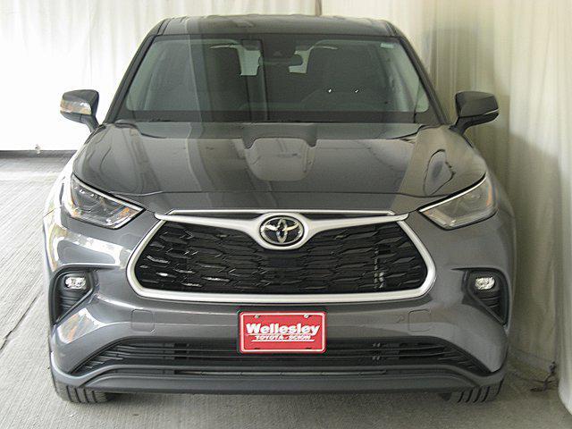 used 2023 Toyota Highlander car, priced at $30,990