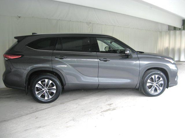 used 2022 Toyota Highlander car, priced at $35,990