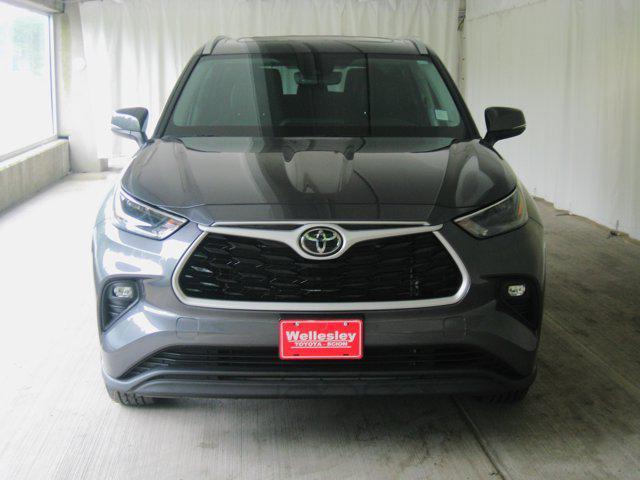 used 2022 Toyota Highlander car, priced at $35,990