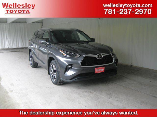 used 2022 Toyota Highlander car, priced at $35,990