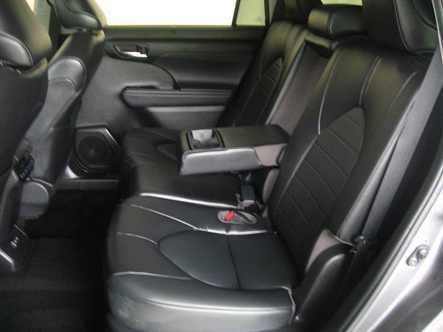 used 2022 Toyota Highlander car, priced at $35,990