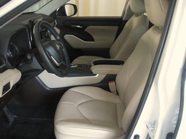 used 2022 Toyota Highlander car, priced at $35,490