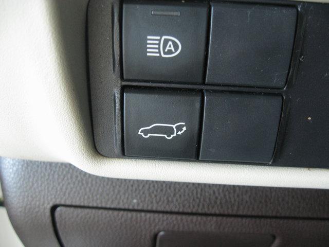 used 2022 Toyota Highlander car, priced at $35,490