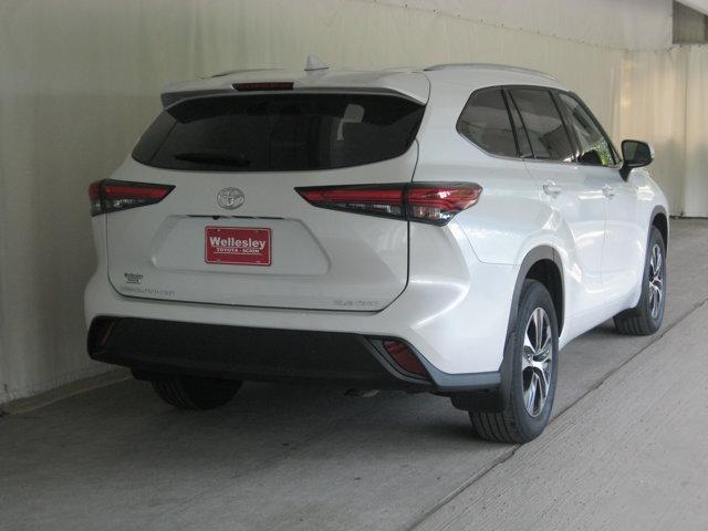 used 2022 Toyota Highlander car, priced at $35,490