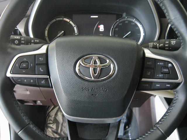 used 2022 Toyota Highlander car, priced at $35,490