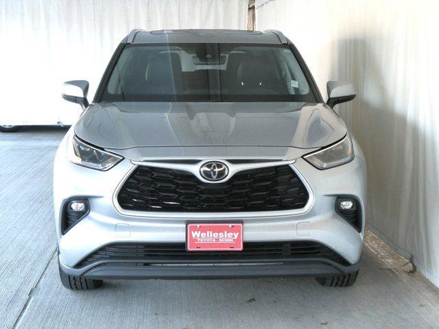 used 2021 Toyota Highlander car, priced at $35,691