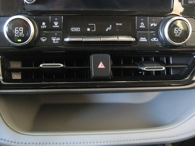 used 2023 Toyota Highlander car, priced at $31,490