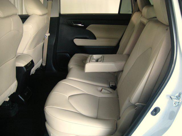 used 2024 Toyota Highlander Hybrid car, priced at $44,990