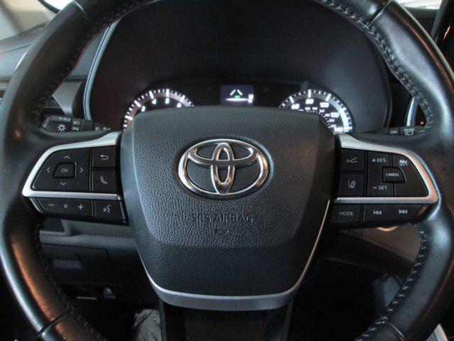 used 2022 Toyota Highlander car, priced at $32,490