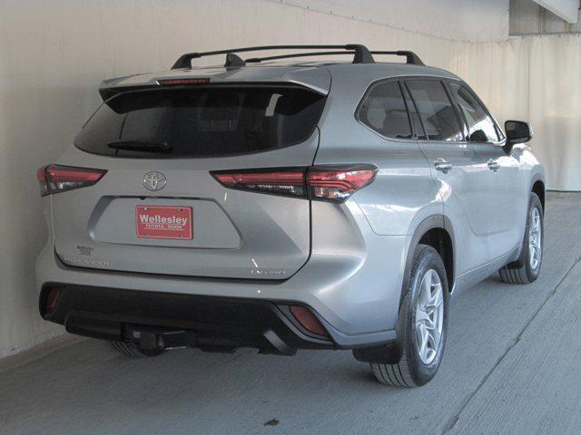 used 2022 Toyota Highlander car, priced at $32,490