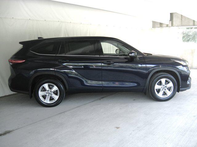 used 2022 Toyota Highlander car, priced at $32,490