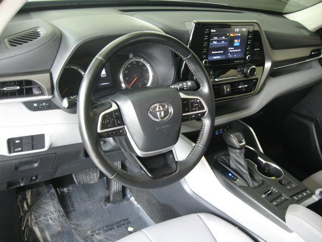 used 2022 Toyota Highlander car, priced at $33,490