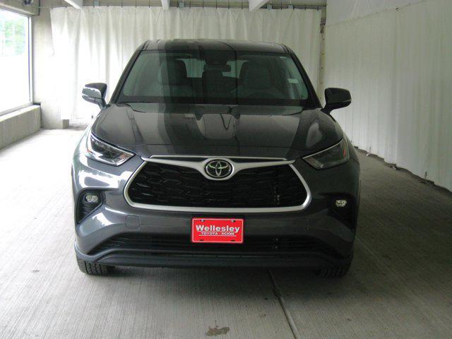 used 2022 Toyota Highlander car, priced at $33,490
