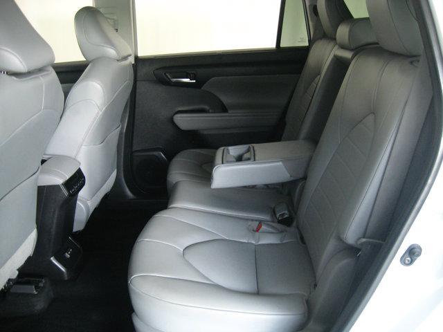 used 2022 Toyota Highlander car, priced at $36,490