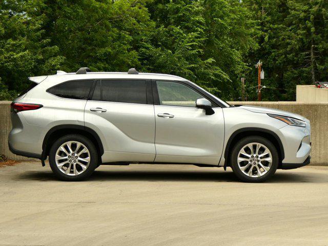 used 2020 Toyota Highlander car, priced at $35,990