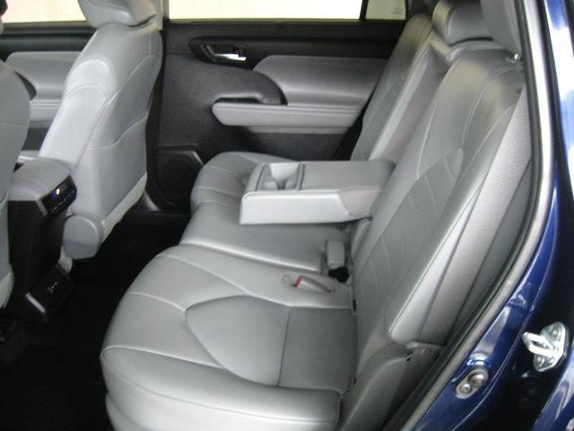 used 2022 Toyota Highlander car, priced at $35,990