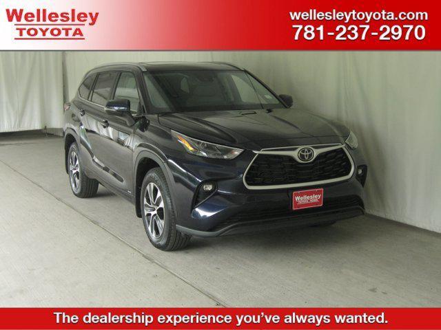 used 2025 Toyota Highlander Hybrid car, priced at $50,990