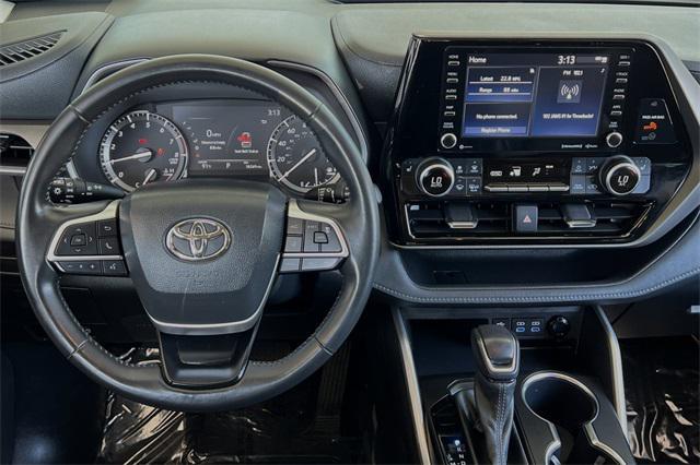 used 2022 Toyota Highlander car, priced at $33,950