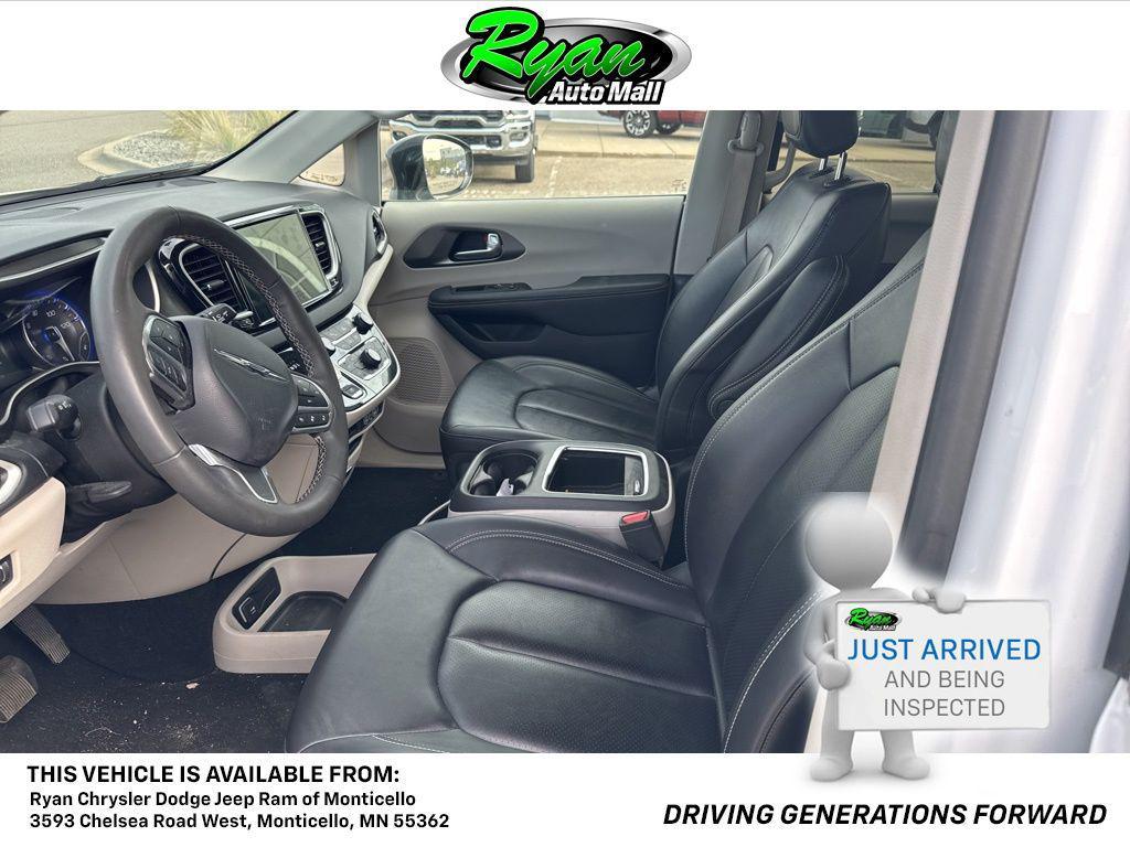 used 2024 Chrysler Pacifica car, priced at $30,799