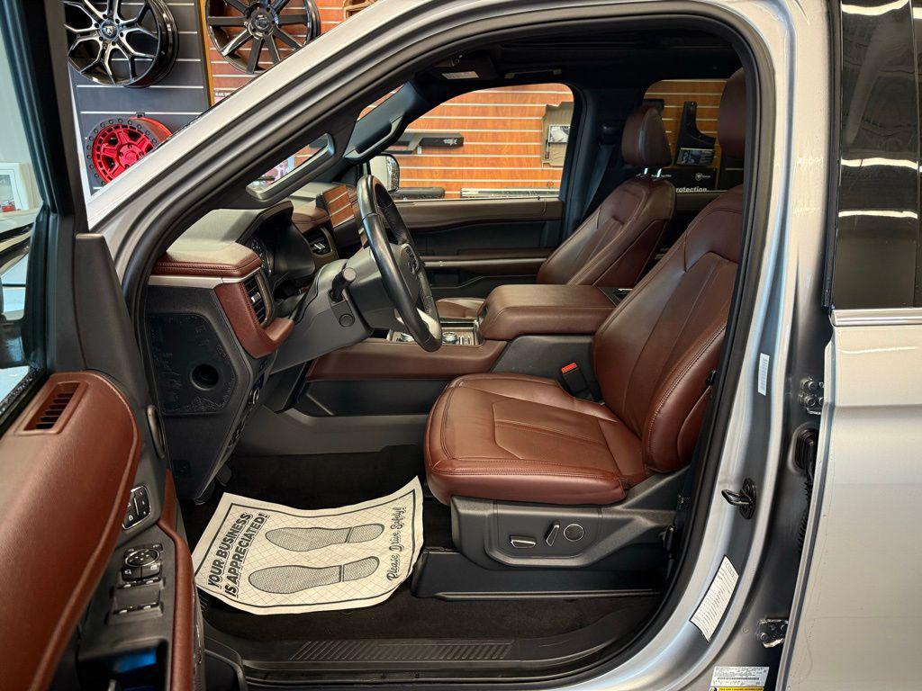 used 2024 Ford Expedition car, priced at $49,299