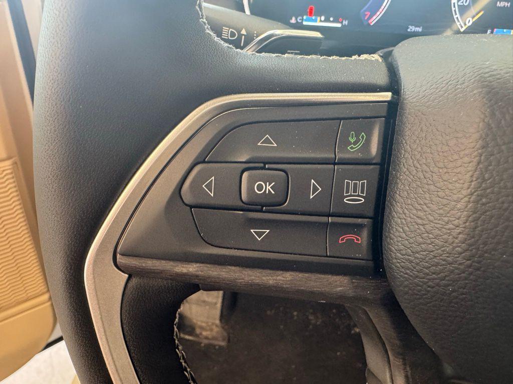 new 2025 Jeep Grand Cherokee car, priced at $43,571