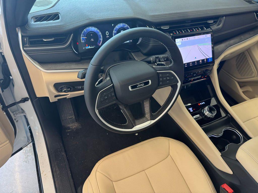 new 2025 Jeep Grand Cherokee car, priced at $43,571