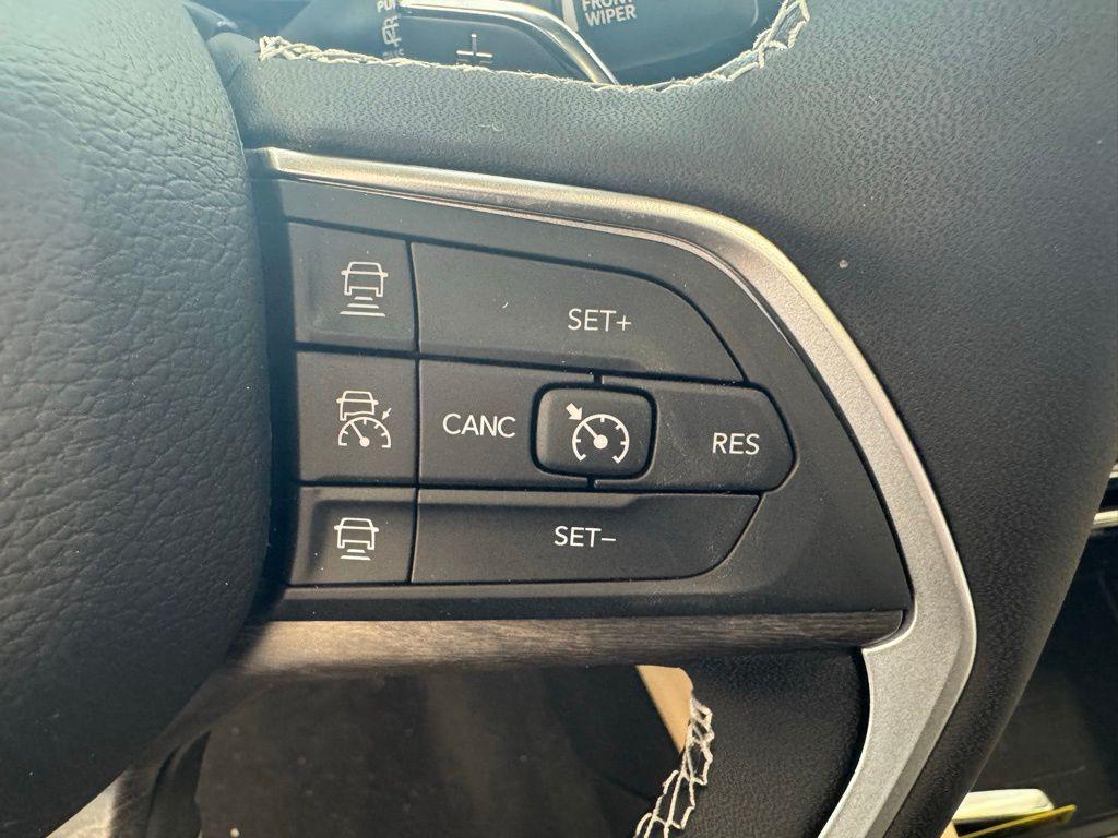 new 2025 Jeep Grand Cherokee car, priced at $43,571