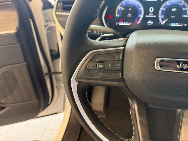 new 2025 Jeep Grand Cherokee car, priced at $40,711