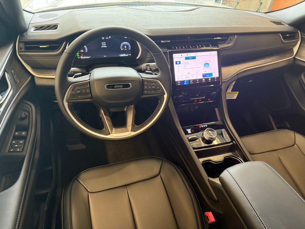 new 2025 Jeep Grand Cherokee car, priced at $38,689