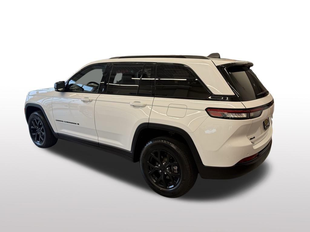 used 2024 Jeep Grand Cherokee car, priced at $31,997