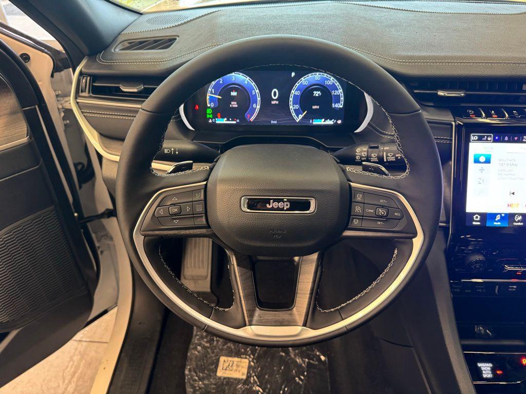 new 2025 Jeep Grand Cherokee car, priced at $43,752