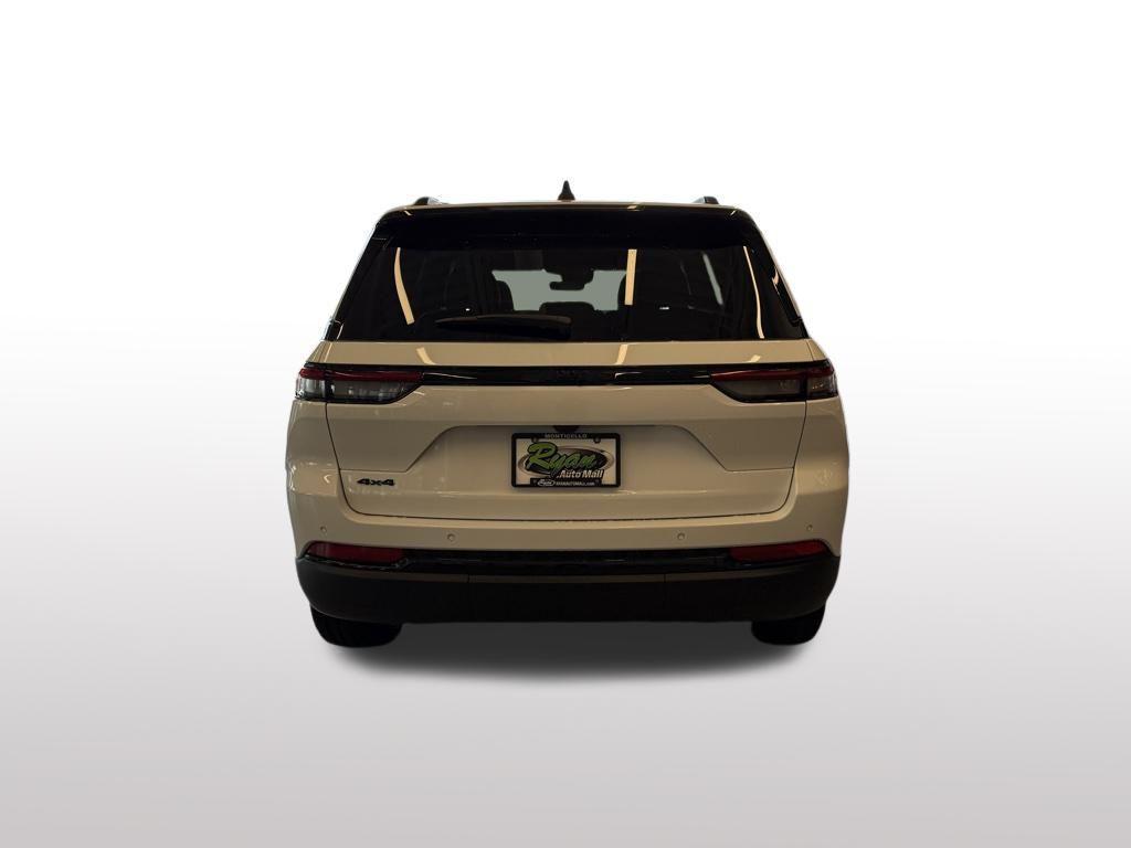 new 2025 Jeep Grand Cherokee car, priced at $40,929