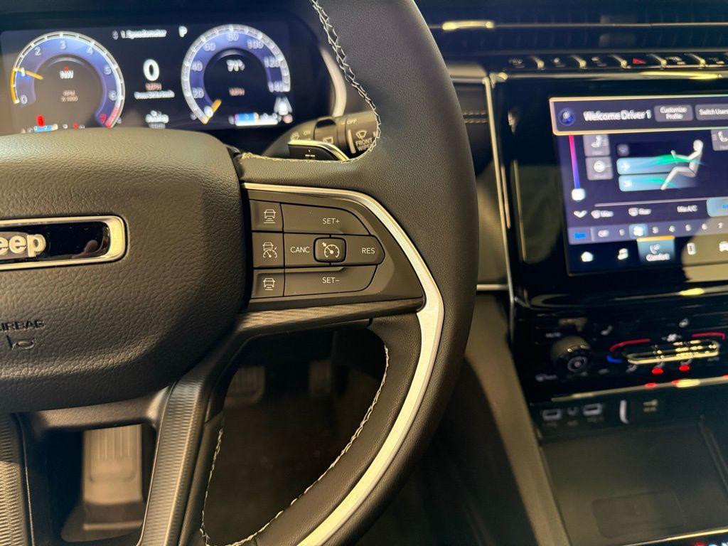 new 2025 Jeep Grand Cherokee car, priced at $40,929