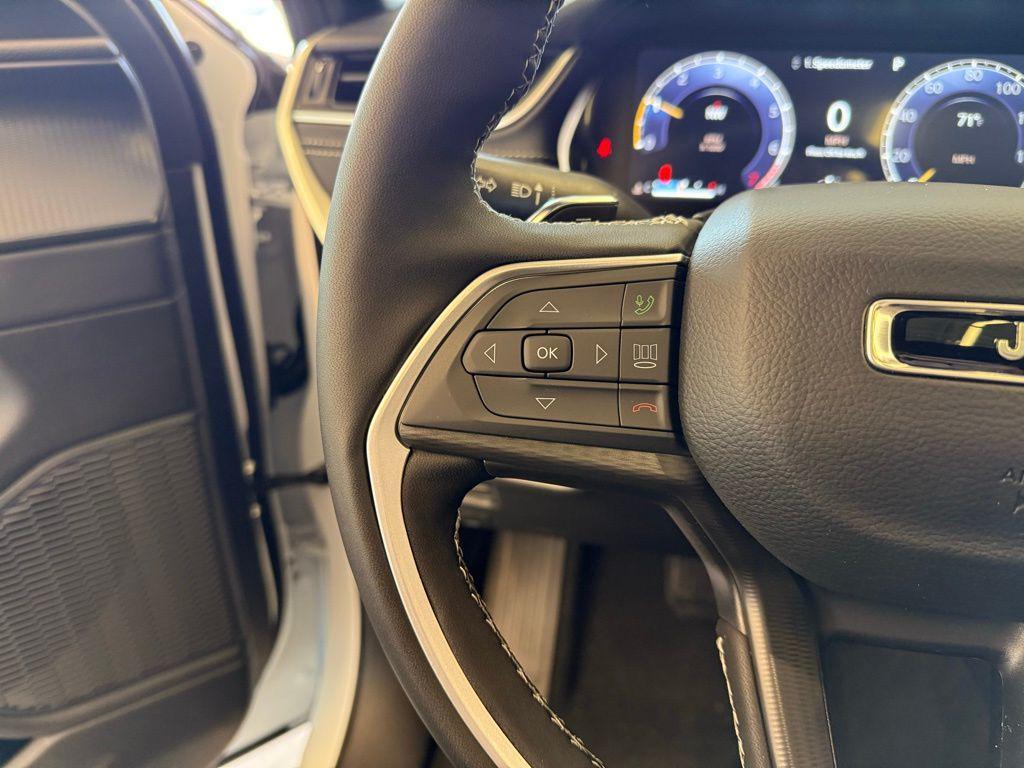 new 2025 Jeep Grand Cherokee car, priced at $40,929