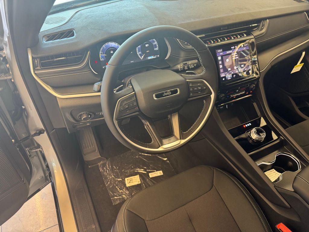 new 2025 Jeep Grand Cherokee car, priced at $37,345