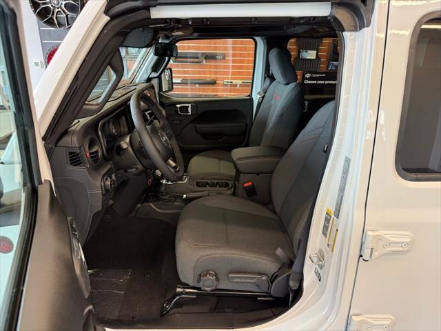 new 2025 Jeep Gladiator car, priced at $46,017