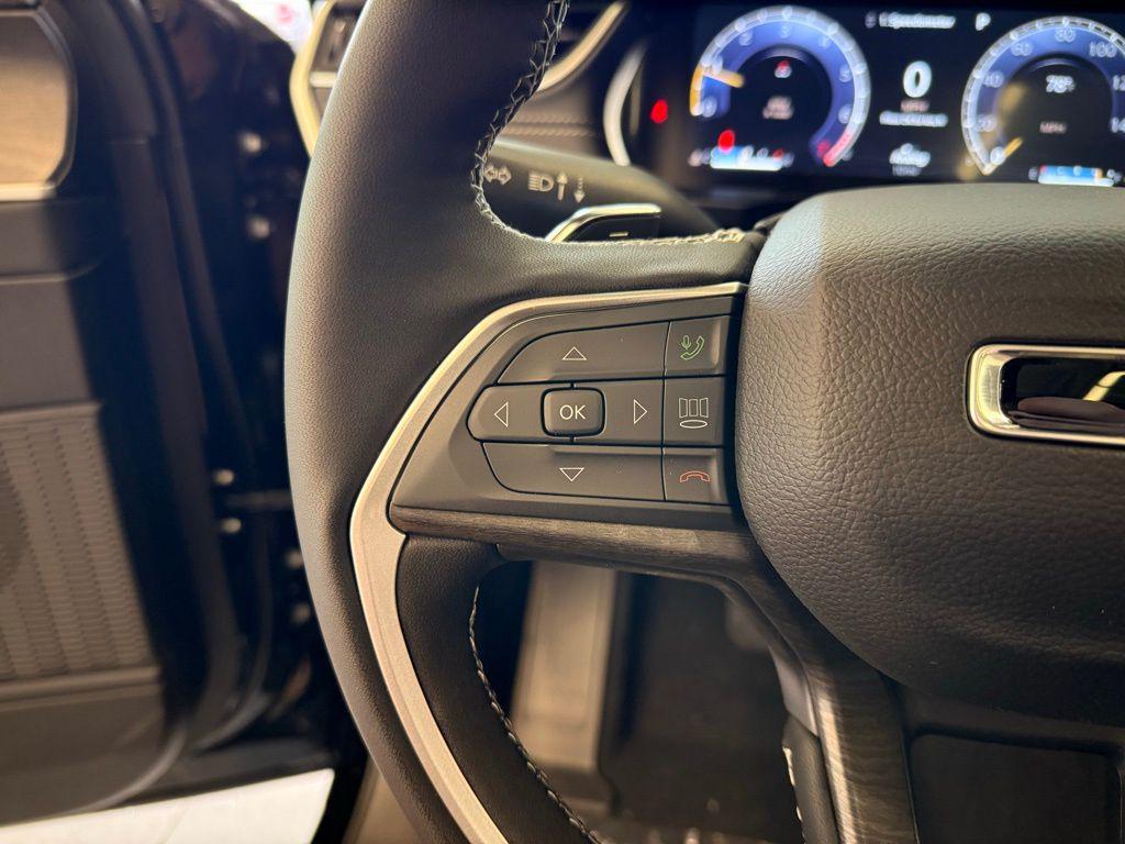 new 2025 Jeep Grand Cherokee car, priced at $48,946